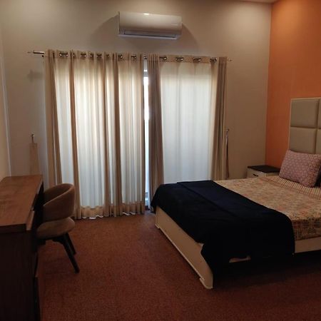 Zaib Guest House E-11 Исламабад Экстерьер фото